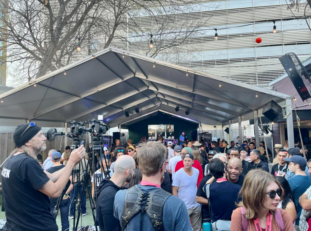 Darryl McDaniels interacting with guests by Jamie Barrientos